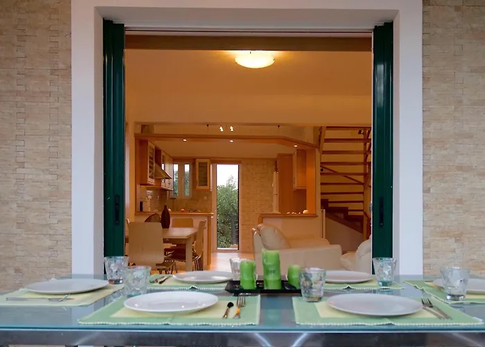 Sophia Mountain فيلة