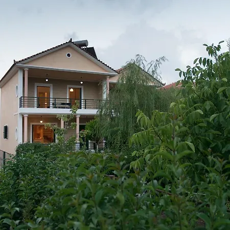 Sophia Mountain * Yírion